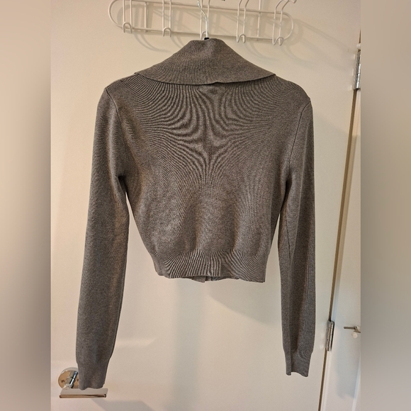 Urban Revivo Women's Gray Lapel Button-up Cropped Knitted Cardigan (Size US 6) - Picture 7 of 9